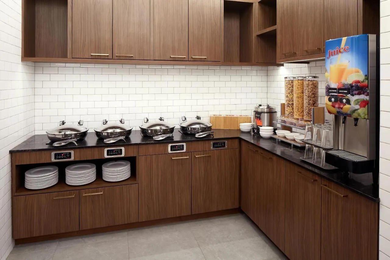 Residence Inn Montreal Midtown 4*,